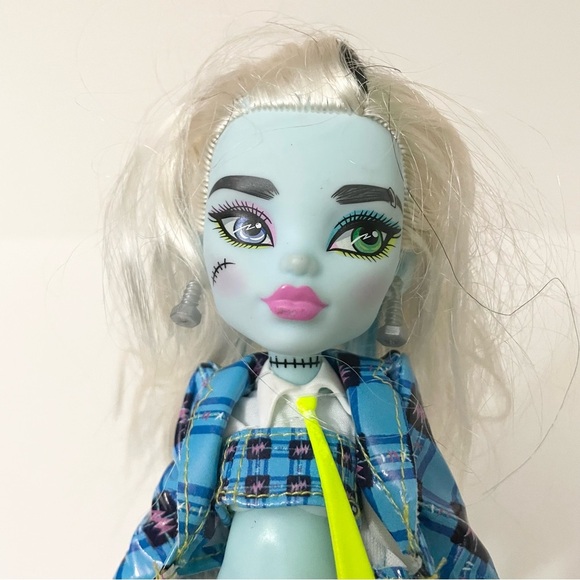 Monster High Frankie Stein Coffee Break Doll - Picture 15 of 15